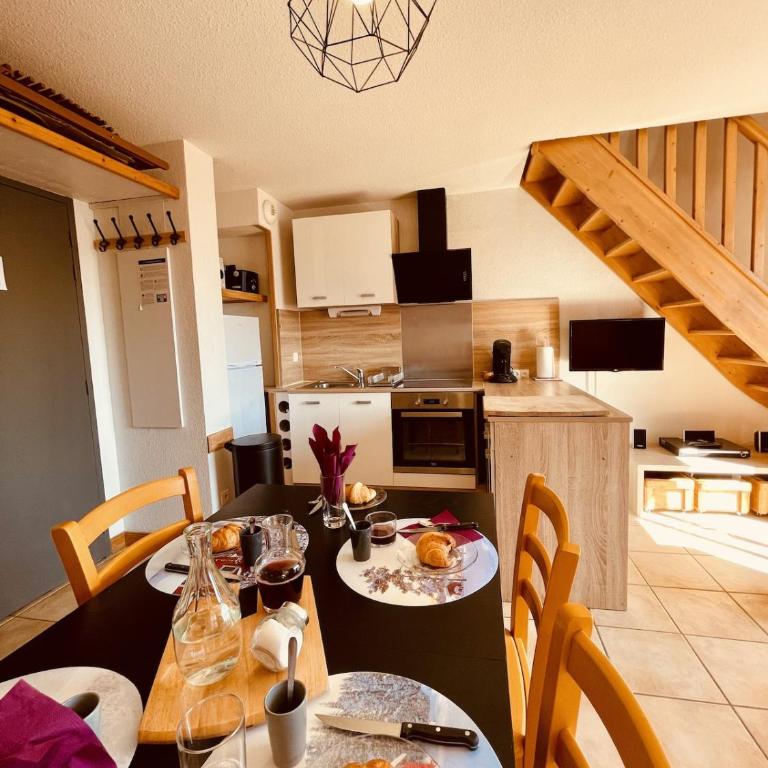 Appt Snowfront Aussois 6 People Le Marmotton - Two-Bedroom Apartment with Mountain View - 24