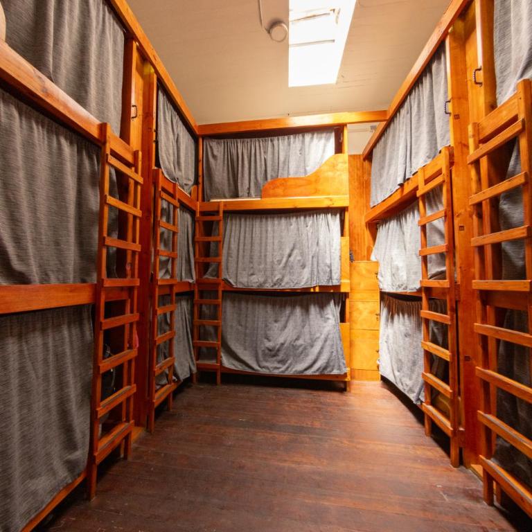 Aotea Backpacker Hostel - Single Bed in Mixed Dormitory Room - 4