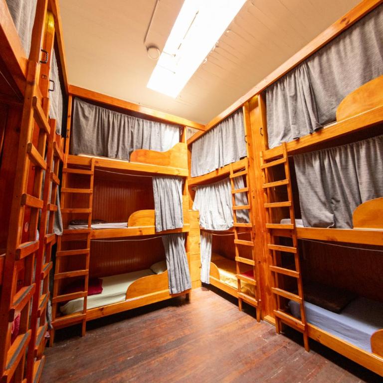 Aotea Backpacker Hostel - Single Bed in Mixed Dormitory Room - 6