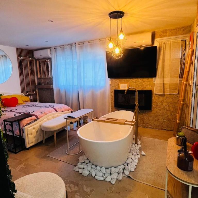 CASA LOVE Suite Cannes avec baignoire, piscine - Apartamento de 1 dormitorio - 11