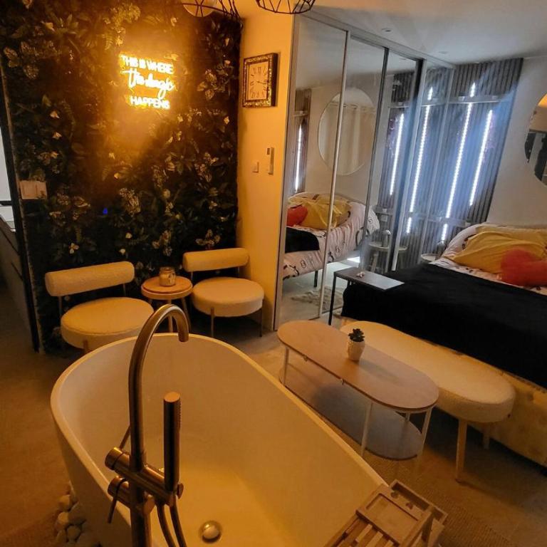 CASA LOVE Suite Cannes avec baignoire, piscine - Apartamento de 1 dormitorio - 17