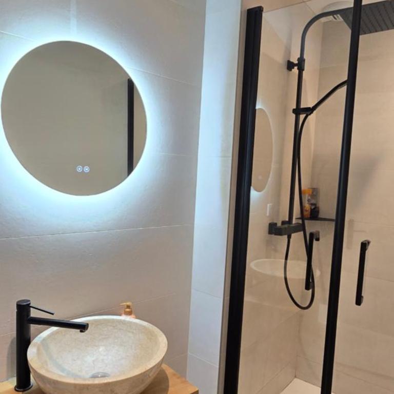 TheSecret 8 couchages, Sanctuaires et gare 5mn Climatisé , salle de sport terasse - Appartement 2 Chambres - 18