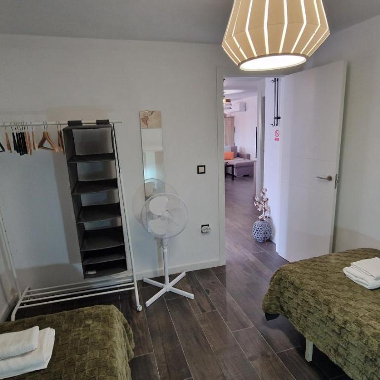 Stylish & Fully furnished 3 Bedrooms Flat-4 min Walk to Albufereta beach - Three-Bedroom Apartment - 17