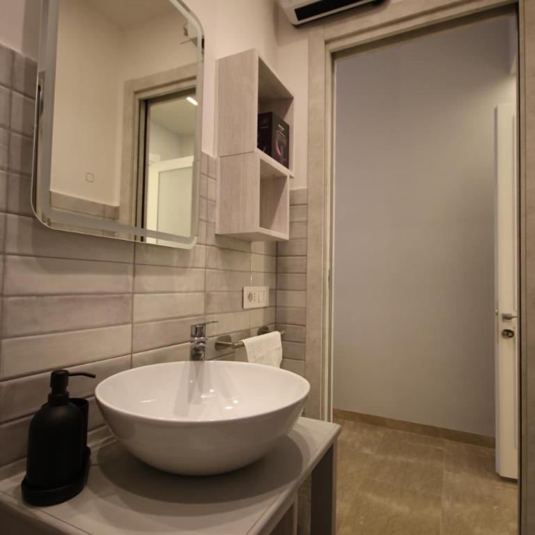 Residenza Savelli - Double Room with Balcony - 10