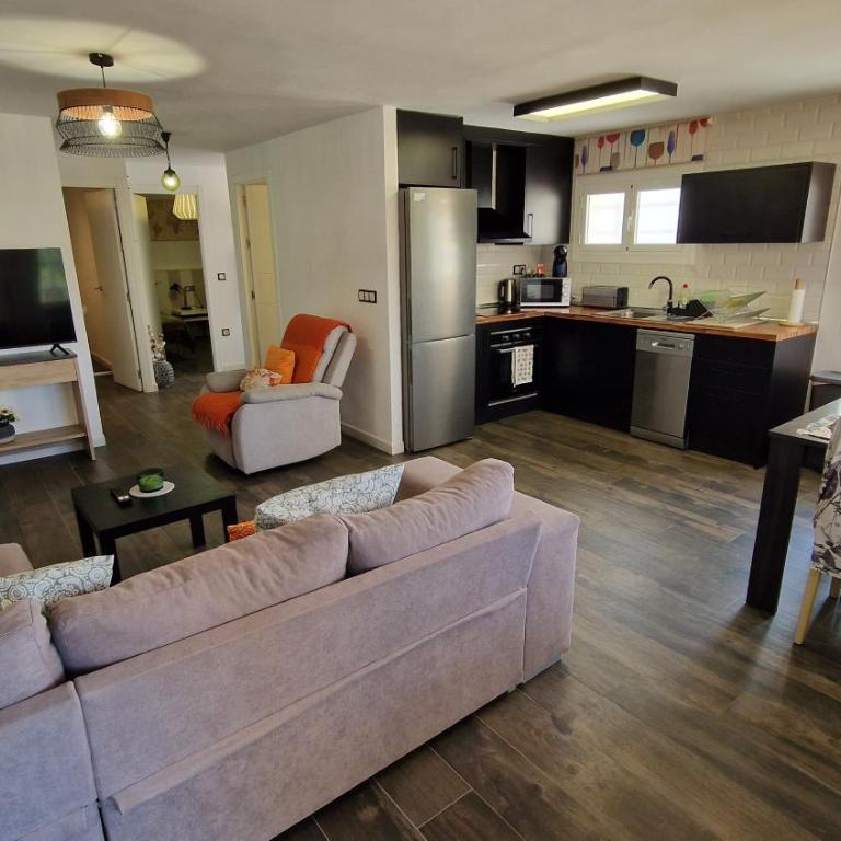 Stylish & Fully furnished 3 Bedrooms Flat-4 min Walk to Albufereta beach - Three-Bedroom Apartment - 5