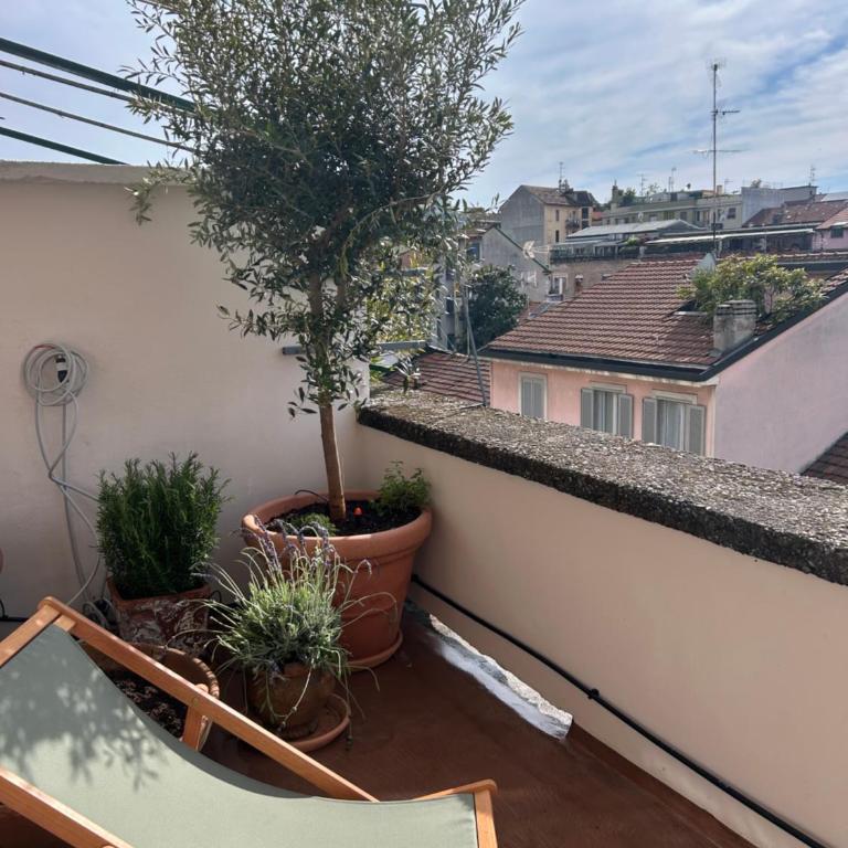 Sunny New Apt with Terrace 2 min Metro - Appartamento con 2 Camere da Letto e Terrazza - 5