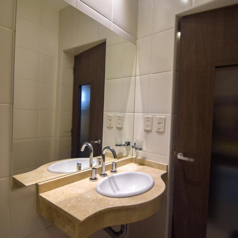 Hotel Veladero - Habitación Doble con baño privado - 2 camas - 4