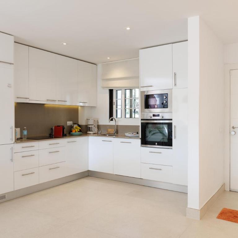 MARBELLA BANUS SUITES - Villa Marina Banús Beach Apartment - Apartment with Pool View - 24