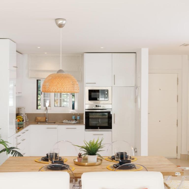 MARBELLA BANUS SUITES - Villa Marina Banús Beach Apartment - Apartment with Pool View - 22