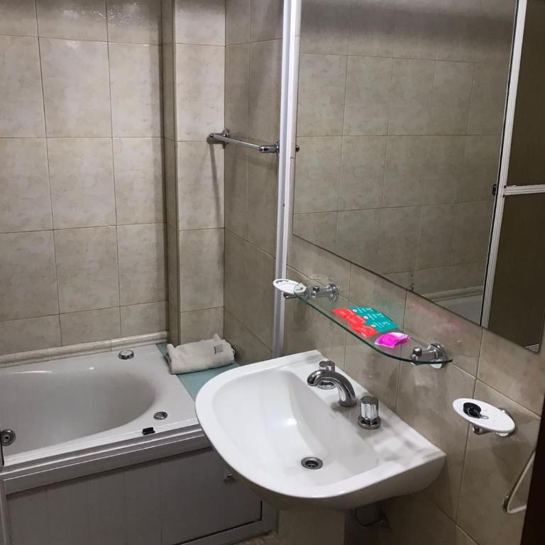 Hotel Avenida - Superior Quadruple Room - 8