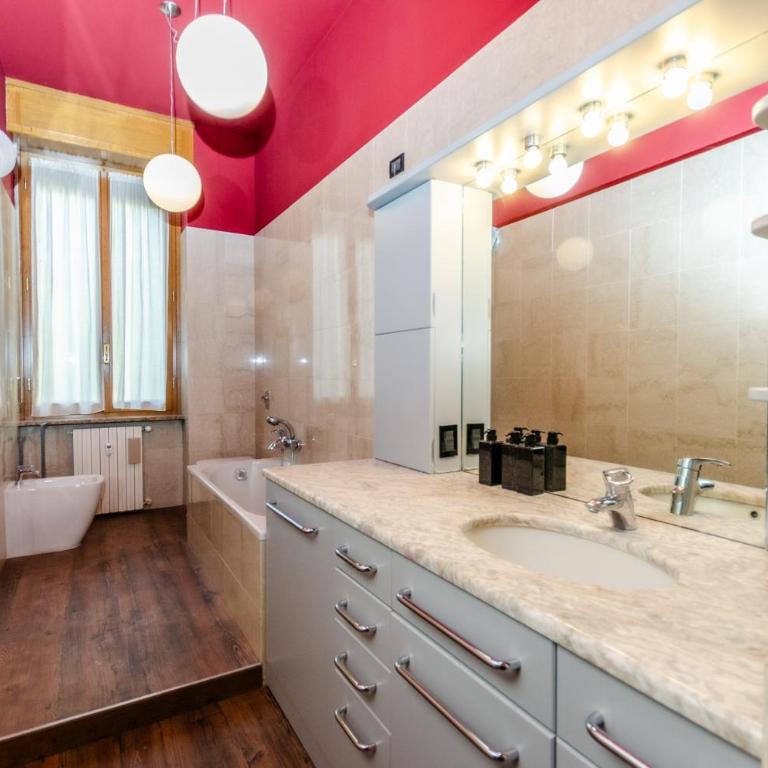 Elegante e Spaziosa per Gruppi e Famiglie, 2 Camere e 2 Bagni, nel cuore di Milano, con affaccio su Piazza Gramsci - Appartamento con 2 Camere da Letto - 36