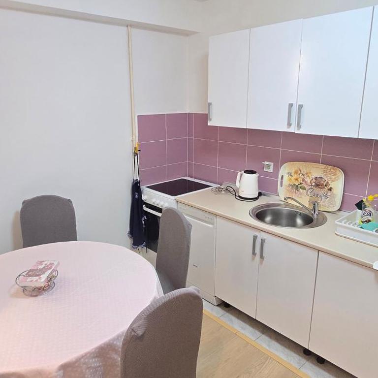 Urban Pool & Relax Apartment - One-Bedroom Apartment - 8