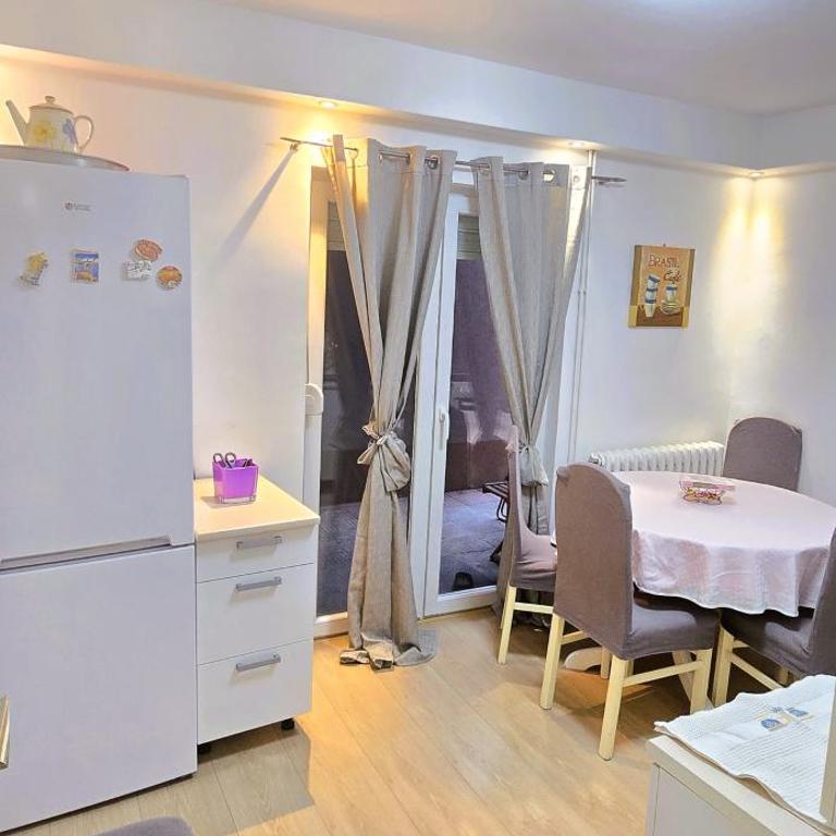 Urban Pool & Relax Apartment - One-Bedroom Apartment - 9