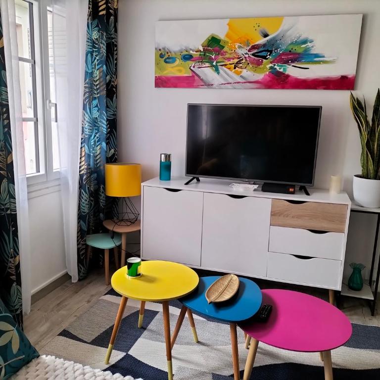Près des Thermes de Bagnères de Bigorre, loft 3 étoiles, coloré et baigné de lumière - Loft - 3