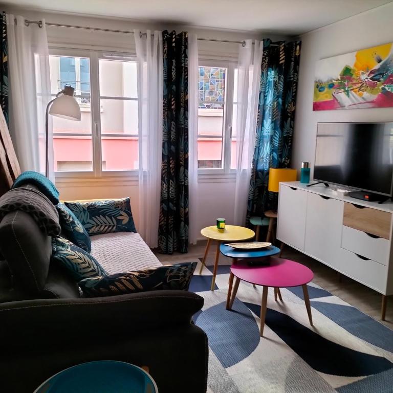 Près des Thermes de Bagnères de Bigorre, loft 3 étoiles, coloré et baigné de lumière - Loft - 2
