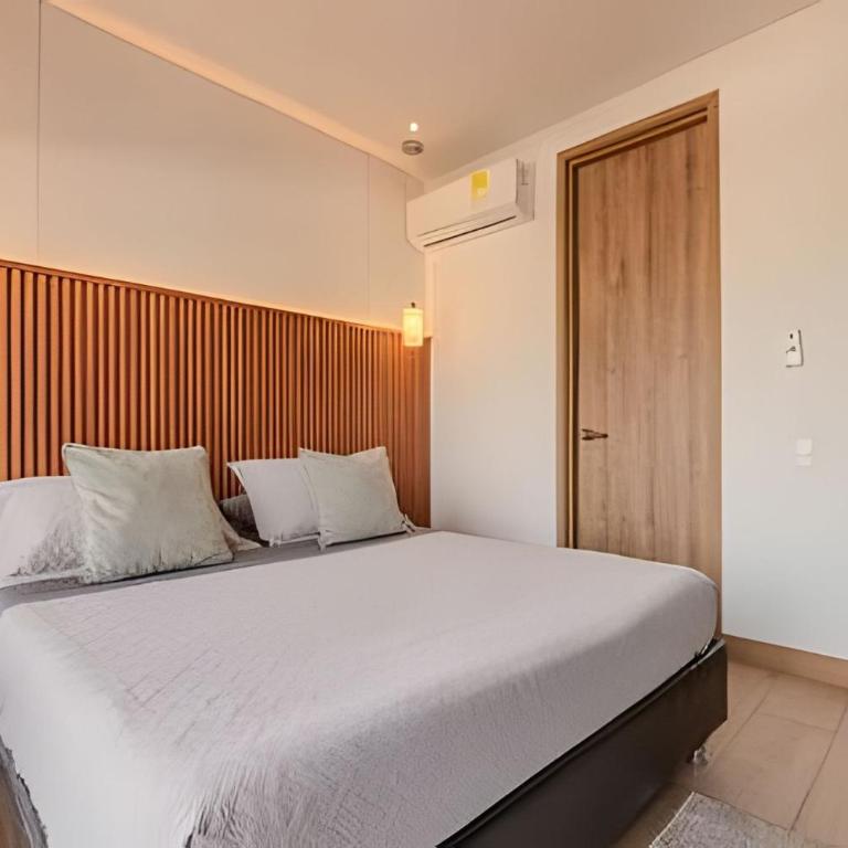 Elite Apartment / Near the Historic Center - Two-Bedroom Apartment with Water View - 13