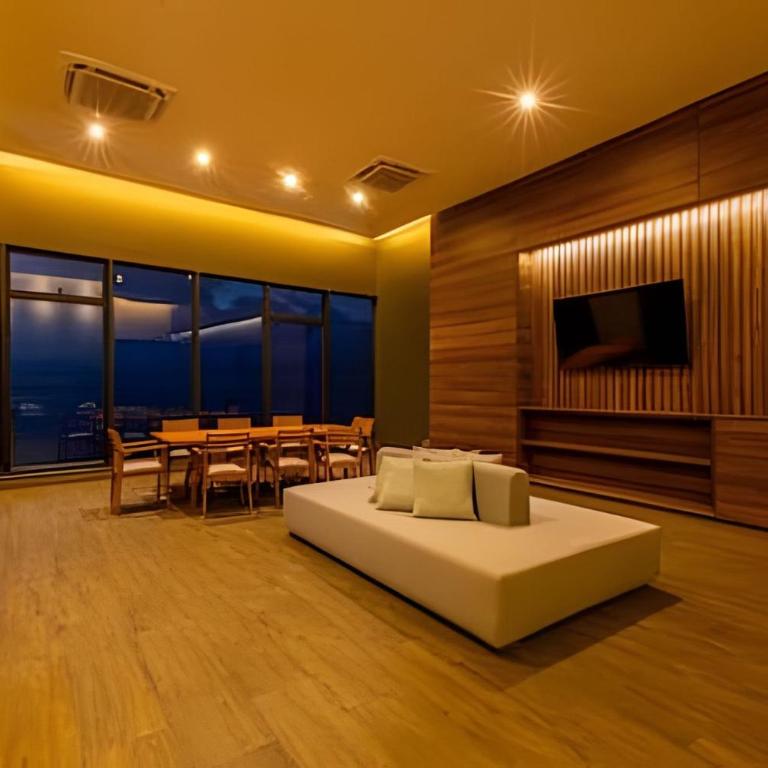 Elite Apartment / Near the Historic Center - Two-Bedroom Apartment with Water View - 75