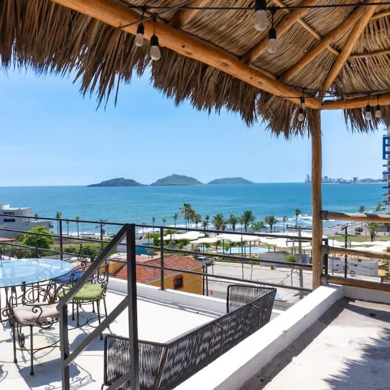 Private Pool Apartment by the Malecón - Apartment - 8