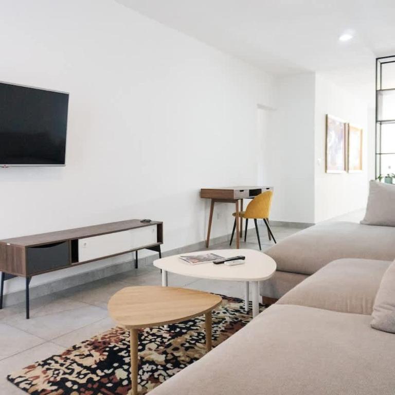 Private Pool Apartment by the Malecón - Apartment - 9