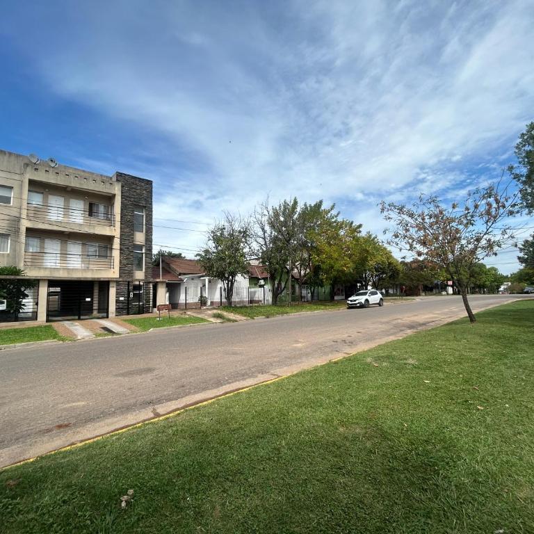 Departamento dos dormitorios con cochera zona terminal ómnibus Colón - Apartamento de 2 dormitorios - 2