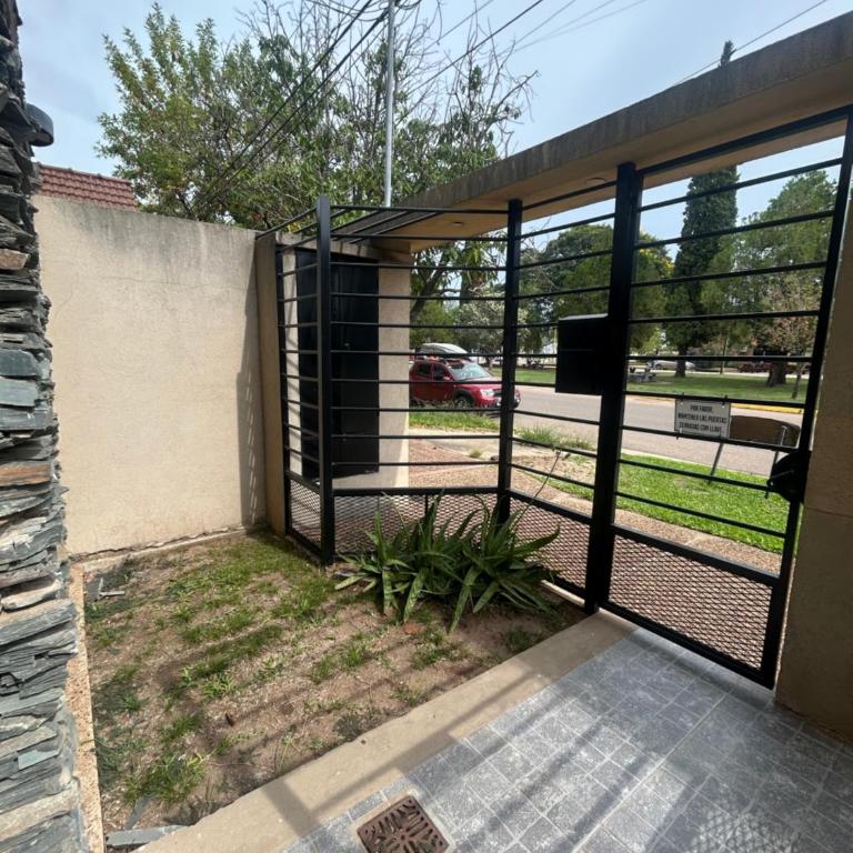 Departamento dos dormitorios con cochera zona terminal ómnibus Colón - Apartamento de 2 dormitorios - 3