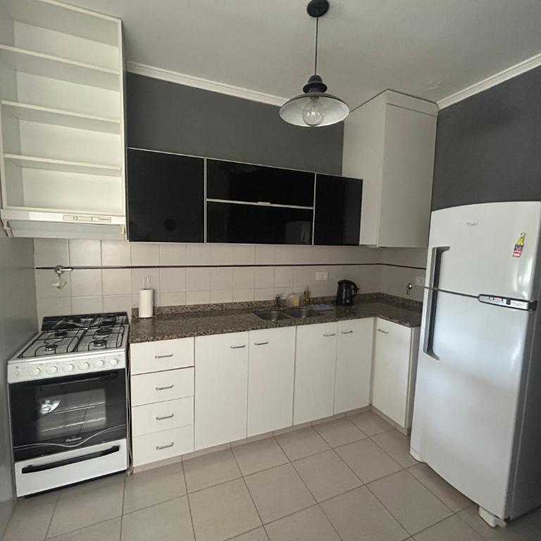 Departamento dos dormitorios con cochera zona terminal ómnibus Colón - Apartamento de 2 dormitorios - 9