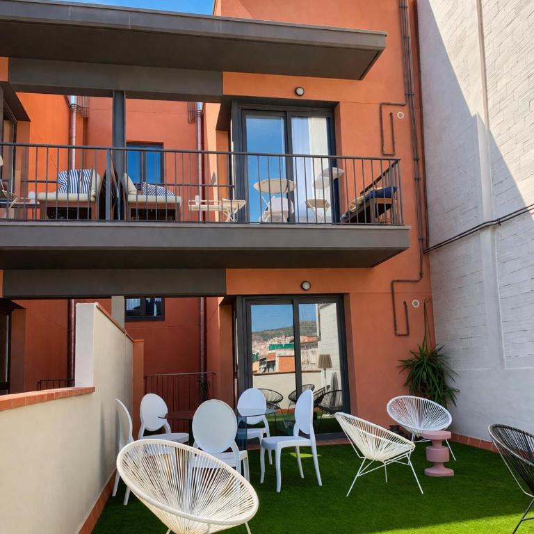 Barcelona Mediterranean Apartments - Two-Bedroom Apartment with Balcony and Terrace - 8
