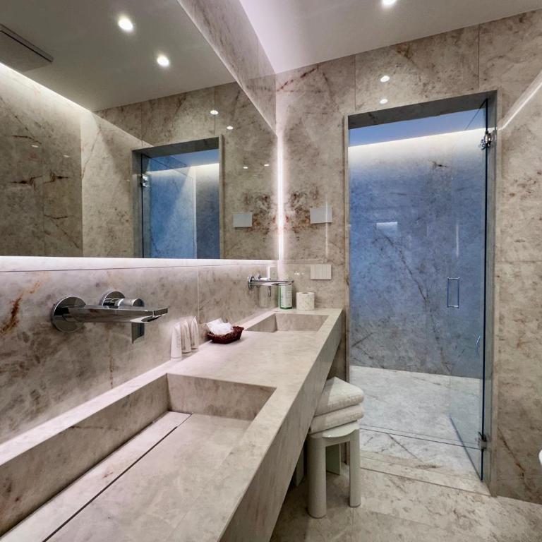 Hotel Cima Rosetta, WorldHotels Distinctive - Executive King Suite with Balcony and Mountain View - Non-Smoking - 3