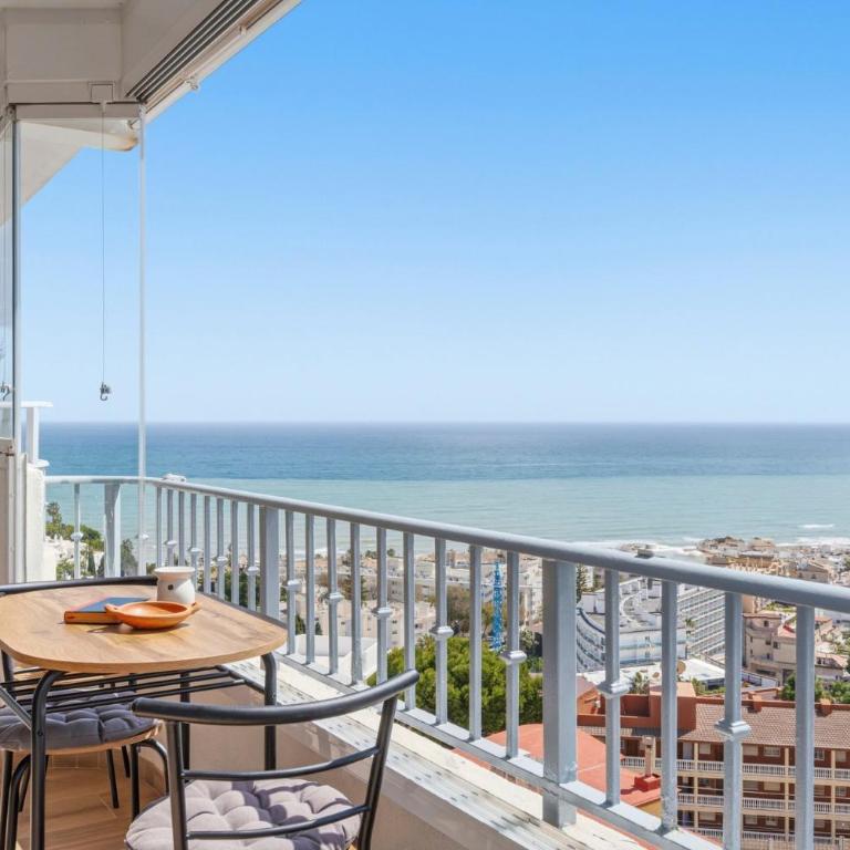Luminoso ático con vistas al mar en Torremolinos - Apartamento - 1