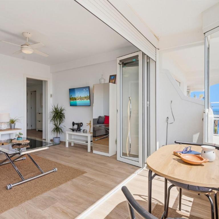Luminoso ático con vistas al mar en Torremolinos - Apartamento - 4