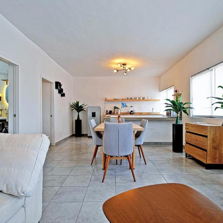 Family-Friendly La Paz Apartment 2BR Haven with AC & WiFi - Perfect Getaway - Apartment - 3