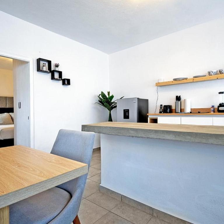 Family-Friendly La Paz Apartment 2BR Haven with AC & WiFi - Perfect Getaway - Apartment - 4