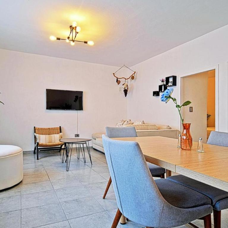 Family-Friendly La Paz Apartment 2BR Haven with AC & WiFi - Perfect Getaway - Apartment - 5