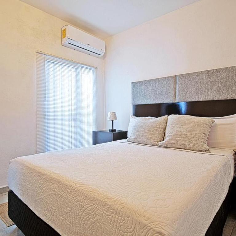 Family-Friendly La Paz Apartment 2BR Haven with AC & WiFi - Perfect Getaway - Apartment - 11