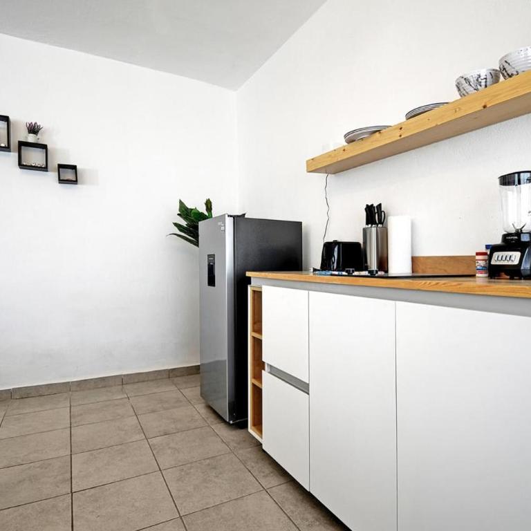 Family-Friendly La Paz Apartment 2BR Haven with AC & WiFi - Perfect Getaway - Apartment - 16