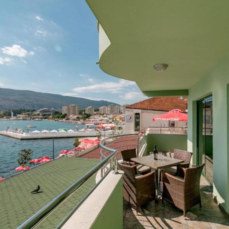 Amor Residence - Studio Apartment with Terrace - 27