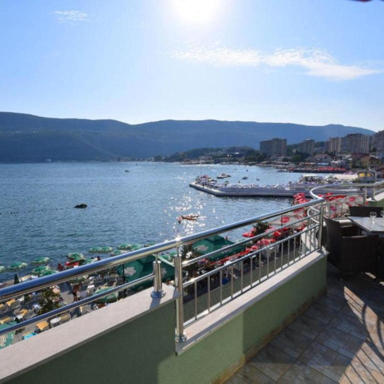 Amor Residence - Studio Apartment with Terrace - 25
