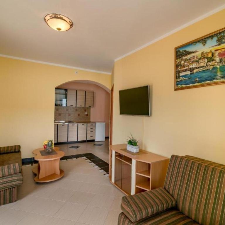 Amor Residence - Studio Apartment with Terrace - 40