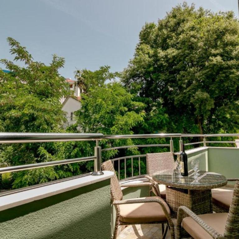 Amor Residence - Studio Apartment with Terrace - 33