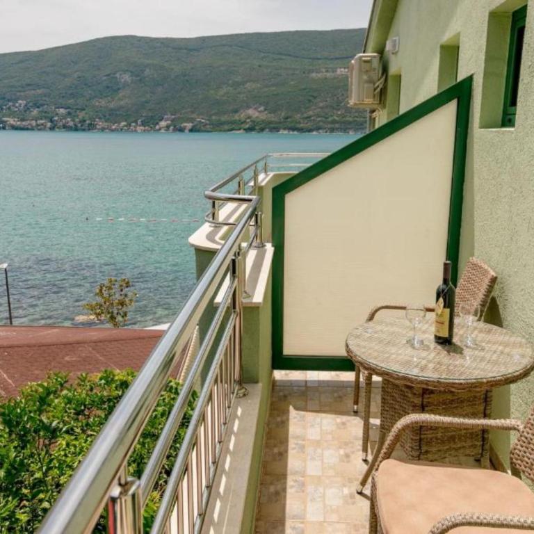 Amor Residence - Studio Apartment with Terrace - 35
