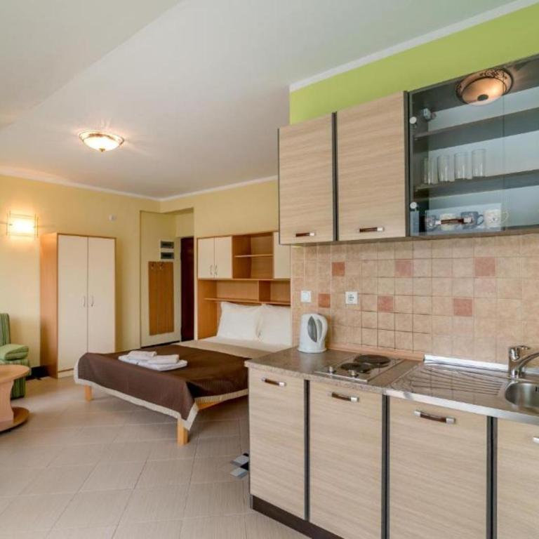 Amor Residence - Studio Apartment with Terrace - 61