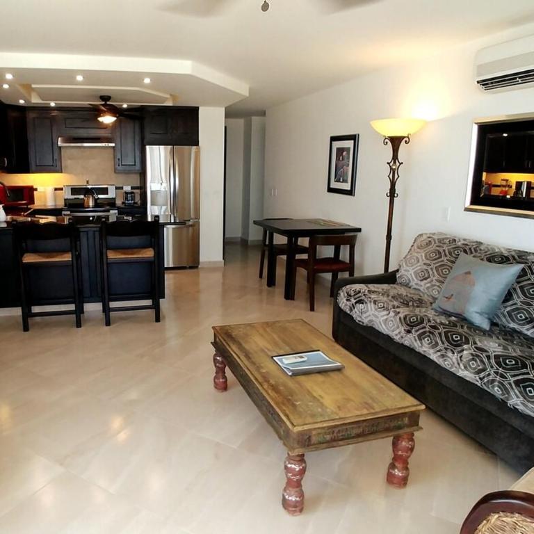 OCEAN VIEW Walk to Beach WIFI - One-Bedroom Apartment - 11