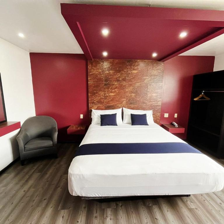 Hotel Rose Ensenada - Habitación con cama extragrande. - 3