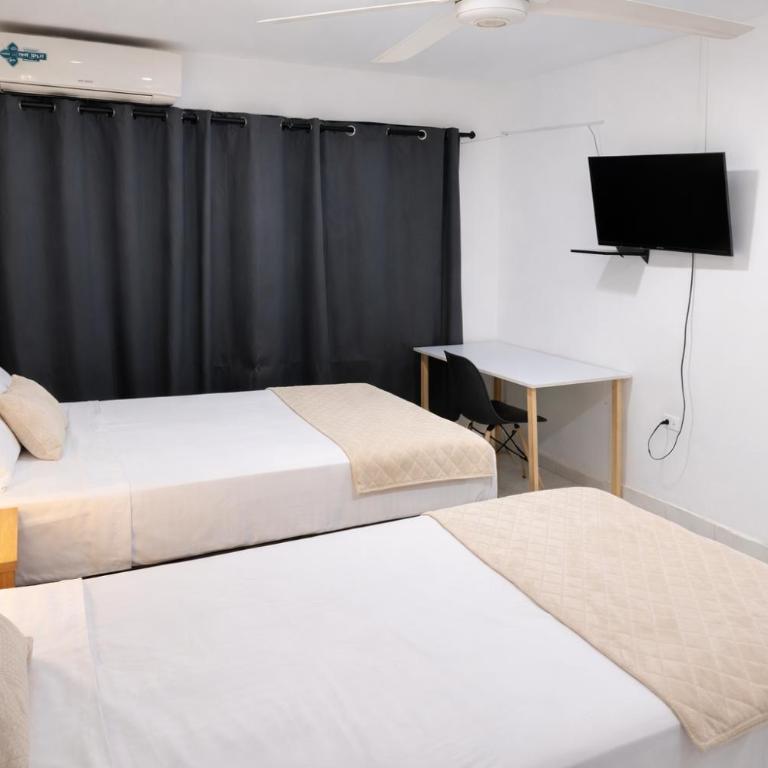 Hotel CasaBlanca ctg - Family Room with Private Bathroom - 1