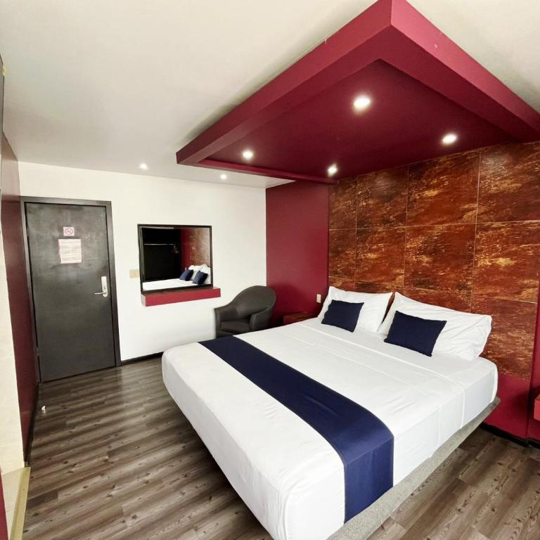 Hotel Rose Ensenada - Habitación con cama extragrande. - 6