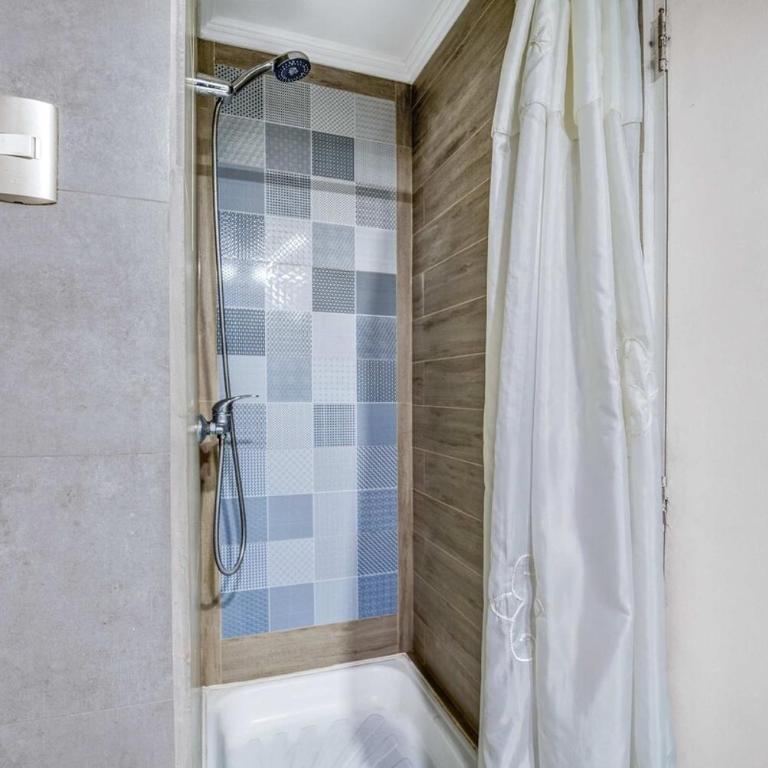 Grand Residence Apartment 4D With Balcony - Apartamento - 2