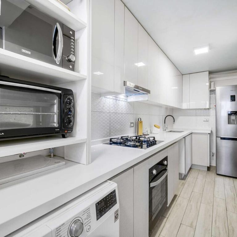 Grand Residence Apartment 4D With Balcony - Apartamento - 5