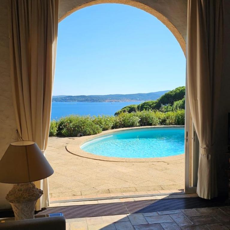 Villa Vue mer exceptionnelle golfe de saint -Tropez piscine 6ch 6 sdb 12 personnes - Villa - 4