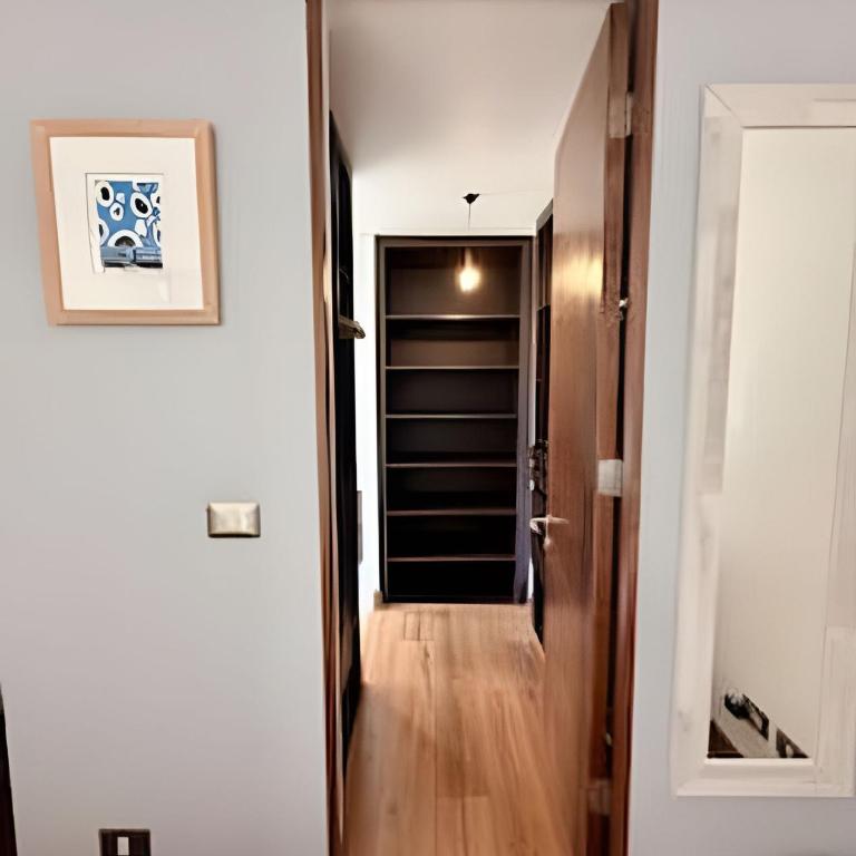 Comfort with parking and Wi-Fi Manquehue Metro Station - Two-Bedroom Apartment with Balcony and Terrace - 7