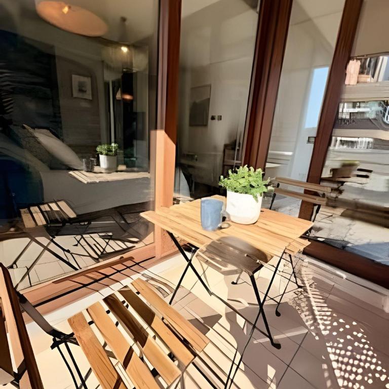 Comfort with parking and Wi-Fi Manquehue Metro Station - Two-Bedroom Apartment with Balcony and Terrace - 32